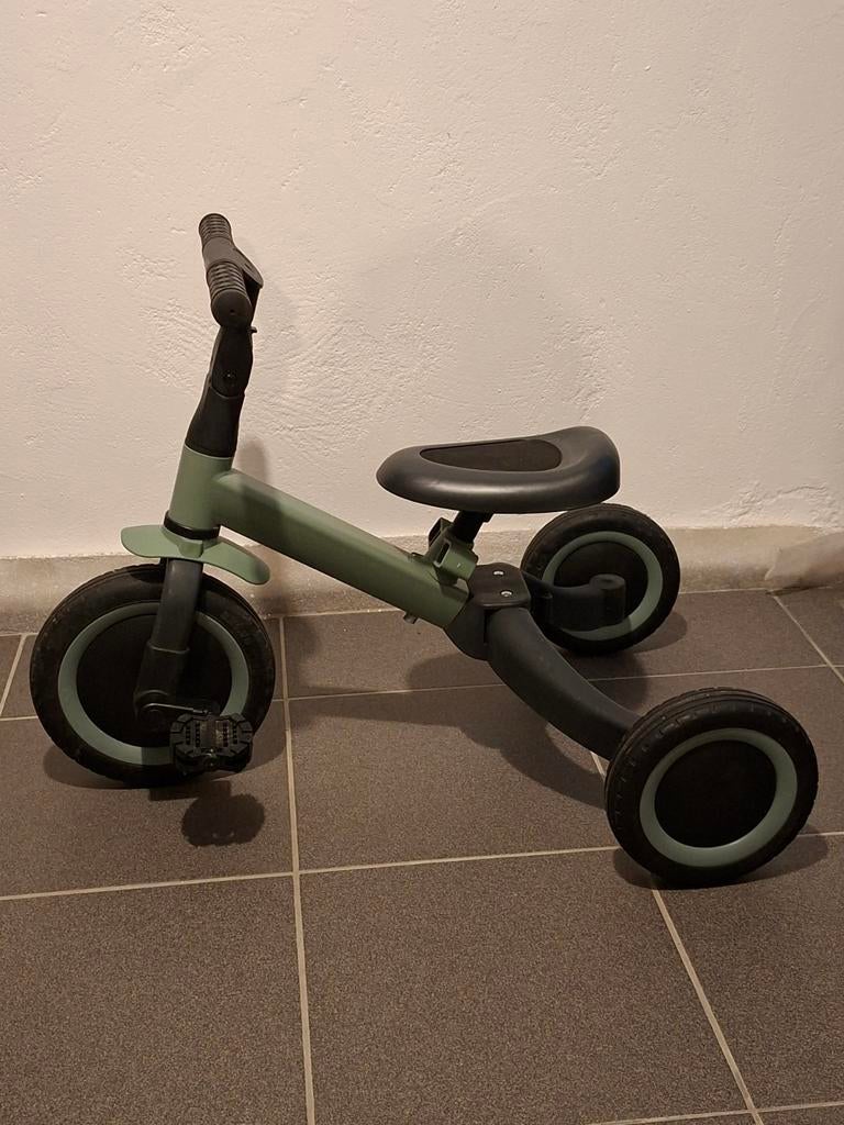 4 in 1 groen kinderfietsje kan ook omgebouwd worden, Ophalen, Zo goed als nieuw, Topmark, Verstelbare zitting