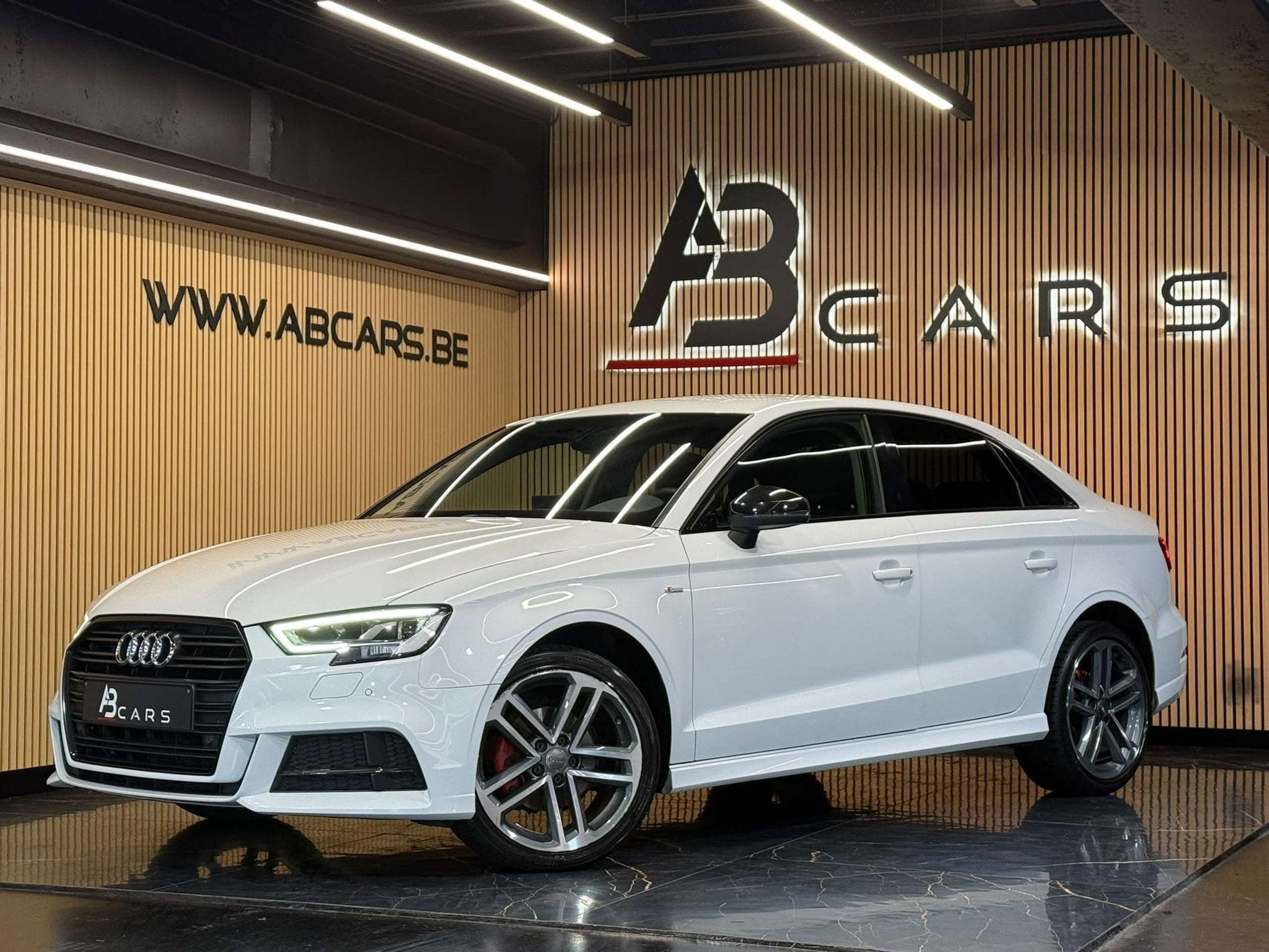 Audi A3 1.6 TDI S LINE * SEDAN - BERLINE * GARANTIE 12 MOIS, Autos, Achat, Entreprise, Tissu, 1598 cm³