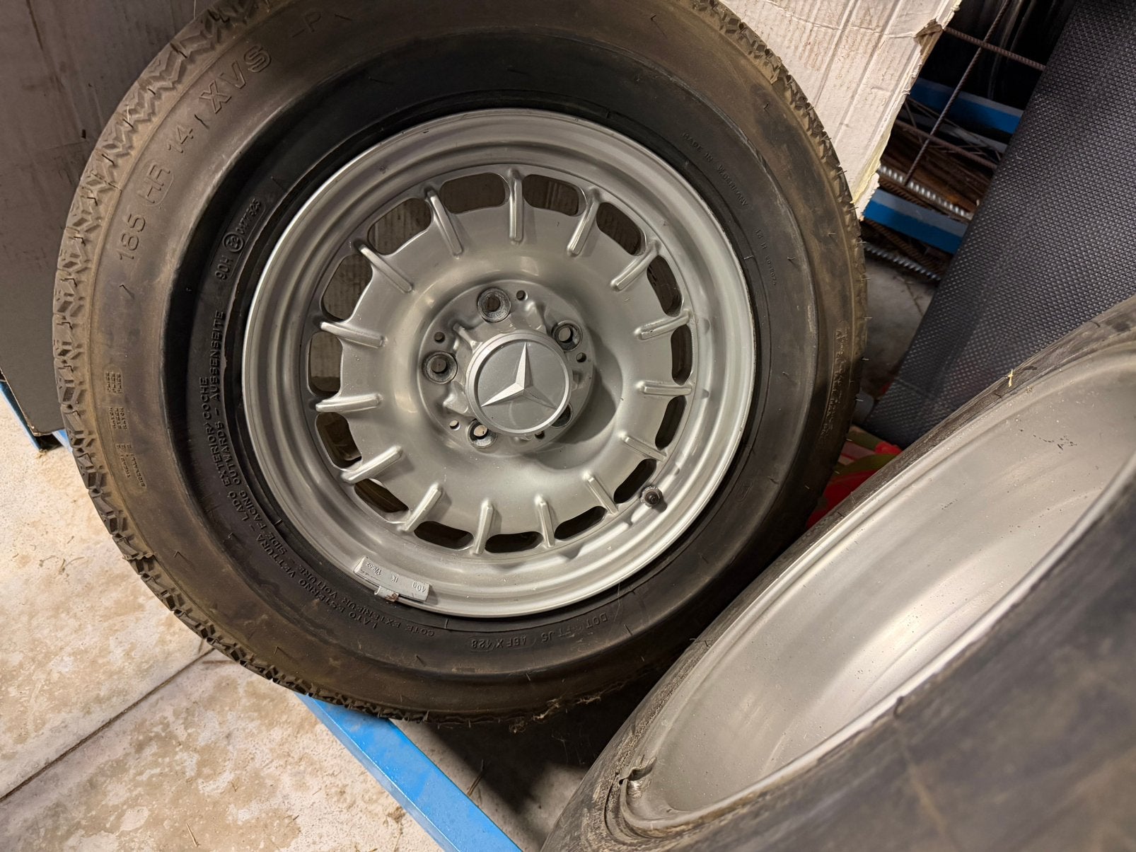 Nieuwe velg + band voor Mercedes sl 107, Neuf, 14 pouces, Pneus et Jantes, Pneus été