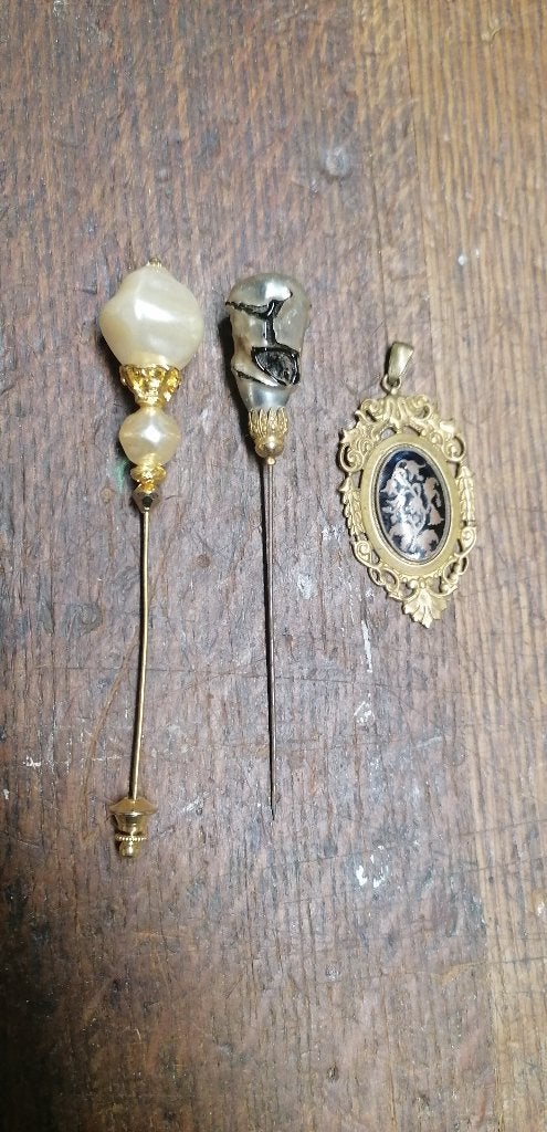 Broches chapeau et pendentif Napoléon III, Envoi, Utilisé, Autres matériaux