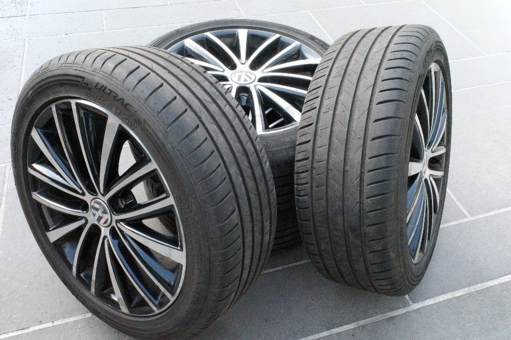 17" VW Alloy Rims & 225/45 17 V91 Vredestein Ultra+ Tires, Auto-onderdelen, Banden en Velgen, Ophalen, Gebruikt, Banden en Velgen