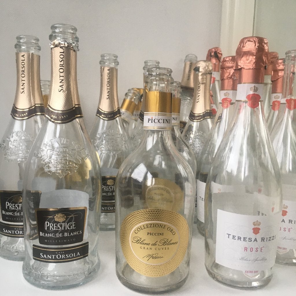 18 lege schuimwijnflessen, WIT, zonder dop., Ophalen of Verzenden, Zo goed als nieuw, Verpakking