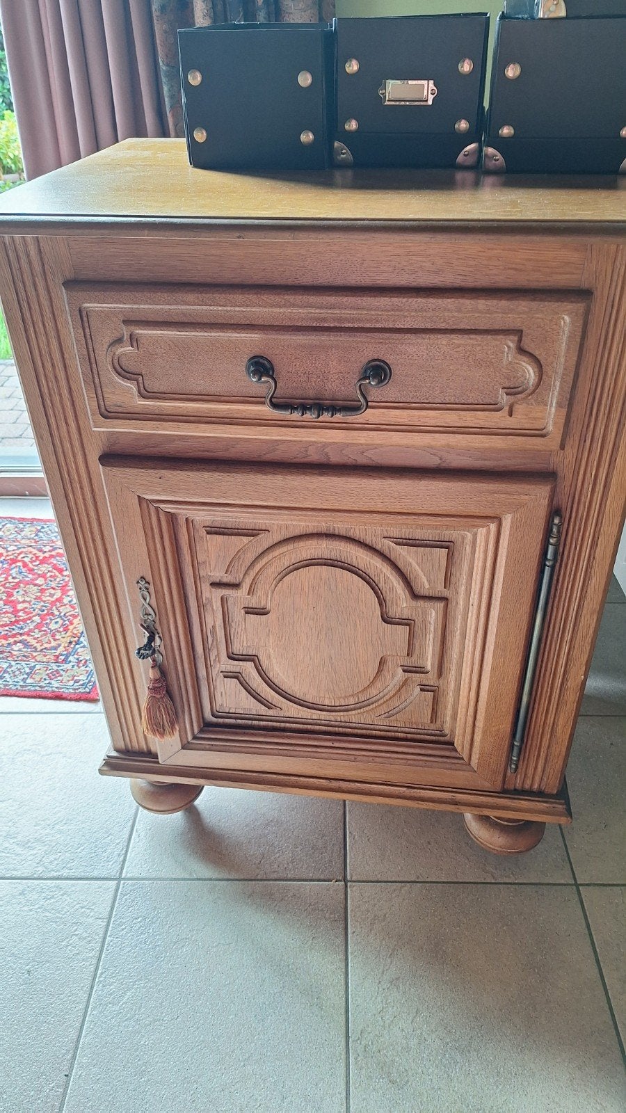 eetkamer compleet, zetel volledig herstoffeerd, Ophalen, Zo goed als nieuw, 6 tot 8 stoelen