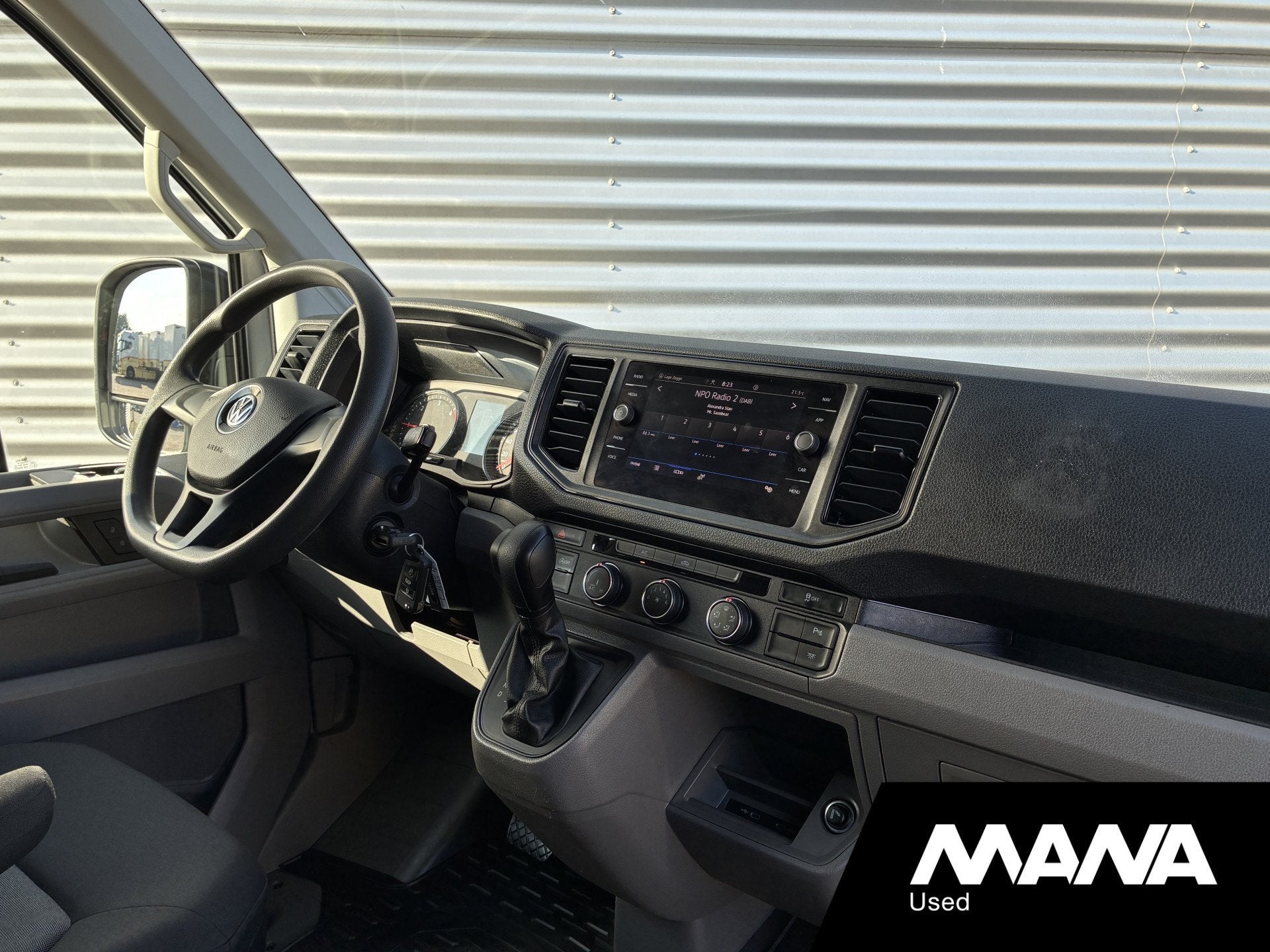 Volkswagen Crafter 35 2.0 TDI L3H3 177pk Automaat LED Standk, Autos, 177 ch, Argent ou Gris, Entreprise, Noir