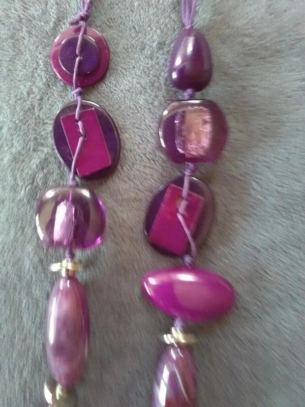 Collier sautoir violet, Bijoux, Sacs & Beauté, Colliers, Enlèvement ou Envoi, Comme neuf, Violet, Autres matériaux