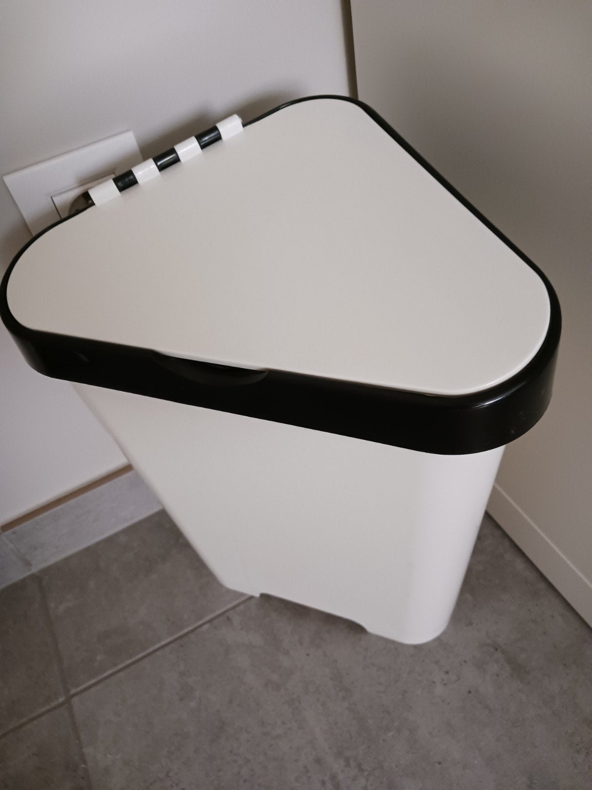 Prullenbak ( hoekmodel)van ikea te koop., Huis en Inrichting, Woonaccessoires | Prullenbakken, Ophalen, Zo goed als nieuw, Kunststof