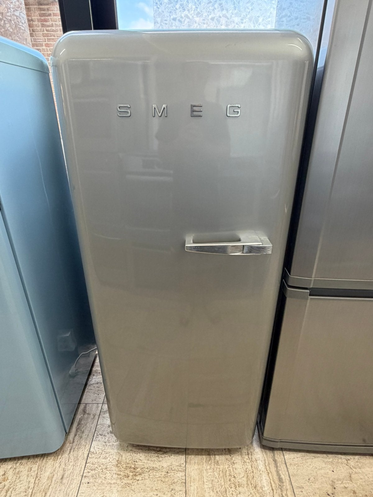 Smeg Koelkast met vriesvak - Stijlvol en Compact, Elektronische apparatuur, Ophalen of Verzenden, Zo goed als nieuw, Met vriesvak