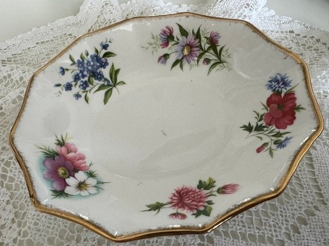 Royal Albert Flower of the month bonbonnière, Huis en Inrichting, Ophalen of Verzenden, Overige stijlen, Porselein, Schaal of Schalen