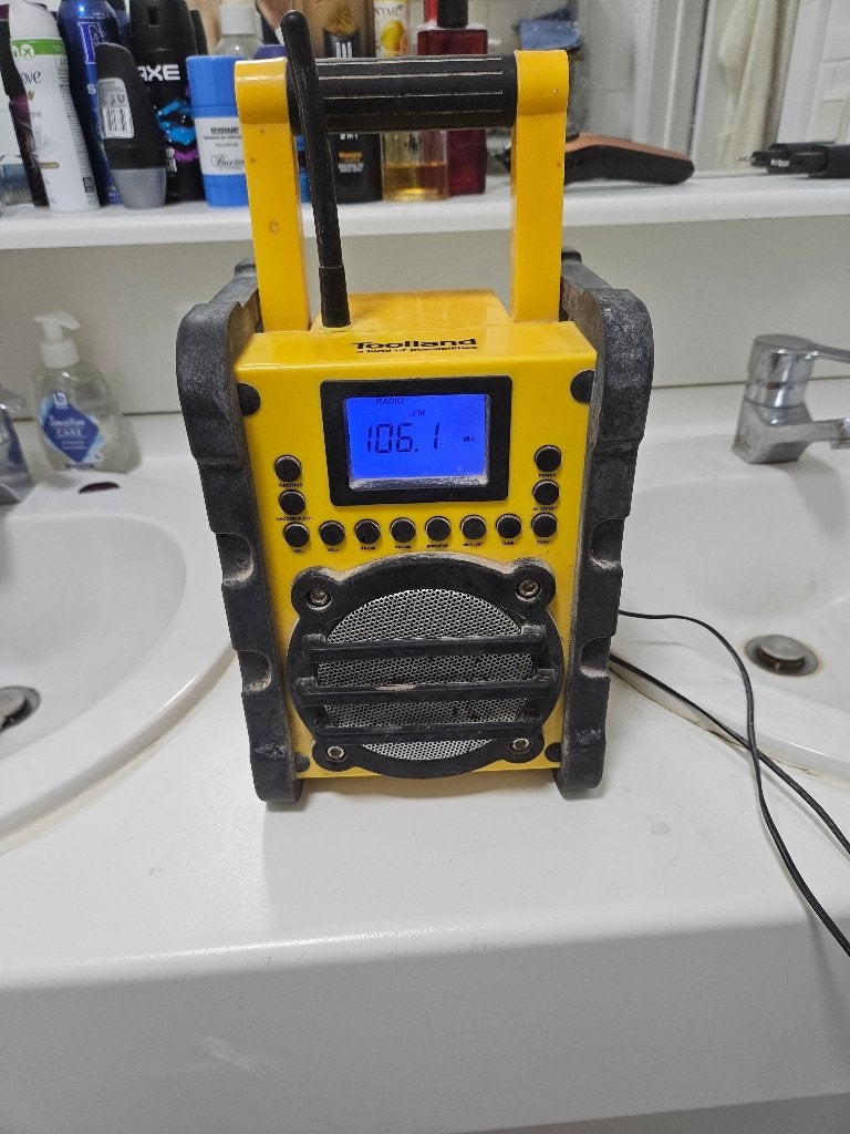 Bouwradio Werf radio met Bluetooth en USB, Ophalen, Zo goed als nieuw, Bouwradio