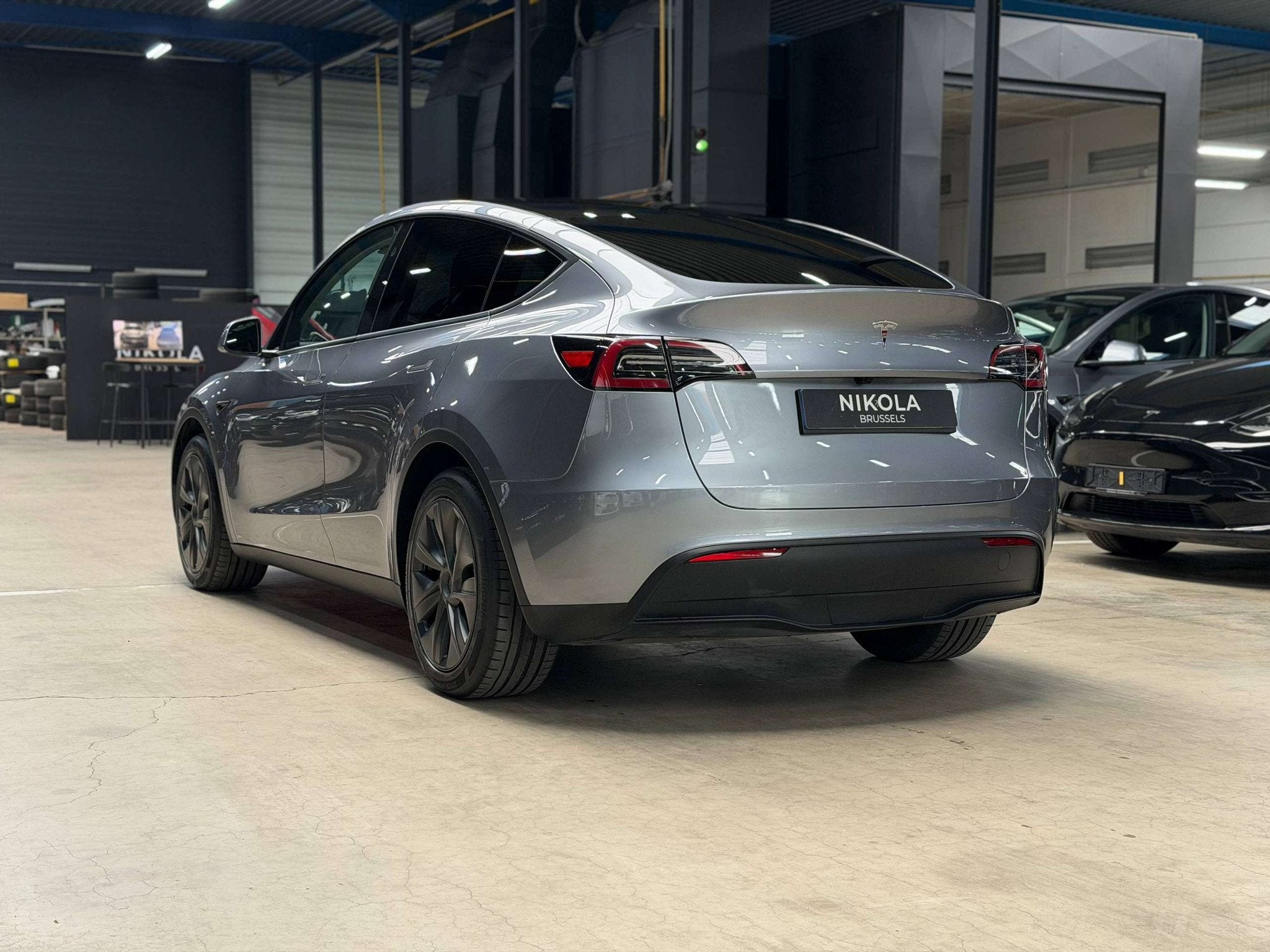 Tesla Model Y LONG RANGE - ALL WHEEL DRIVE - FSD READY - ENH, Autos, 378 kW, Argent ou Gris, Achat, Entreprise