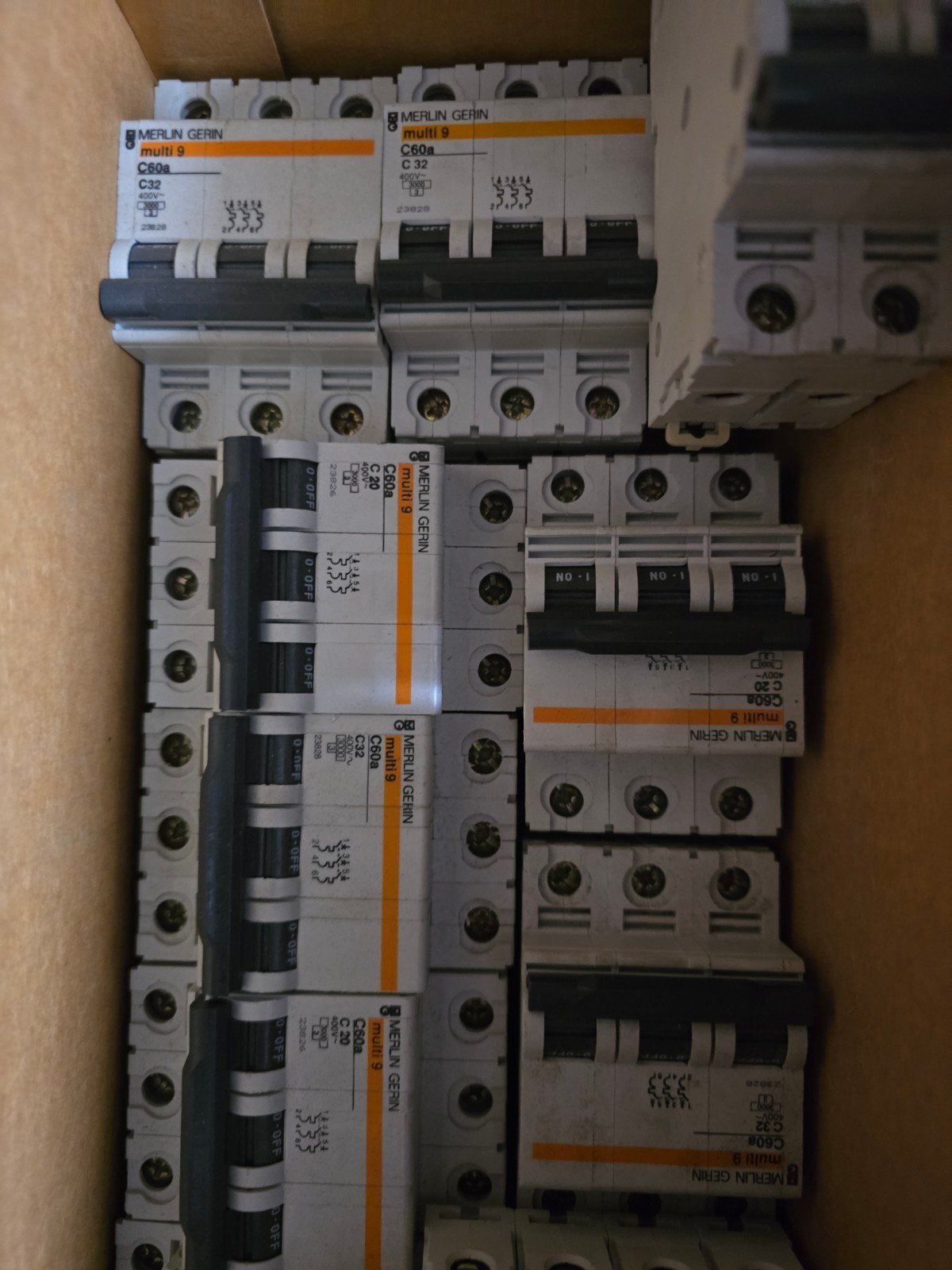 Partij Merlin Gerin Multi 9 (C60a) krachtstroomautomaten – m, Enlèvement ou Envoi