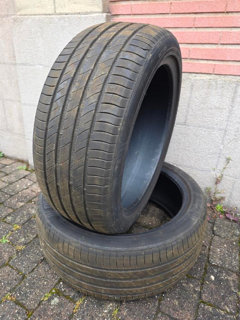 Pneus été trés bonne etat.