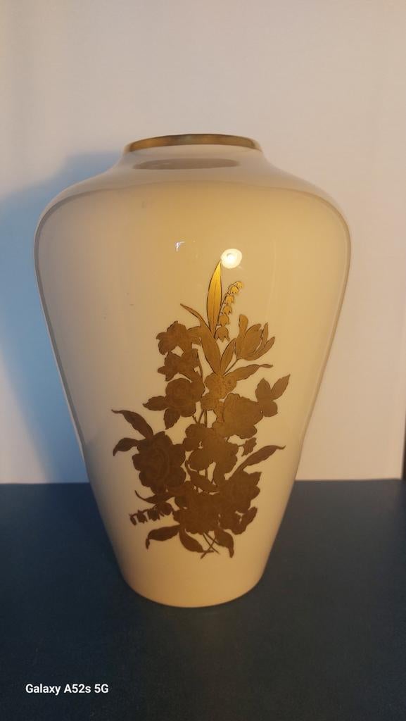 Een prachtige groote bloemenvaas van Gerold porselein., Ophalen of Verzenden