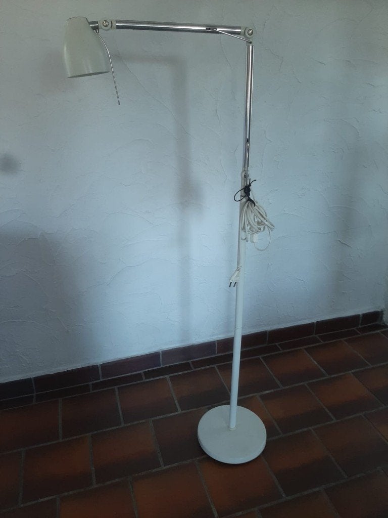 Staande lamp in wit metaal op ronde voet, Ophalen, Gebruikt, Metaal, Modern