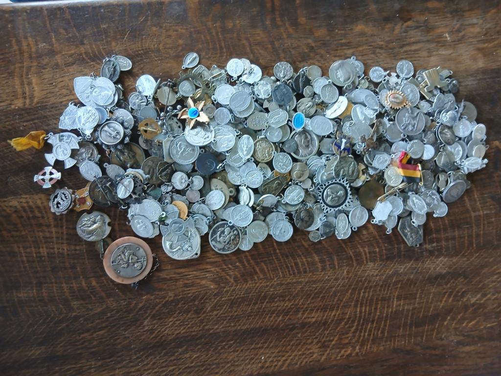 Één lot christelijke medaille 600 stuks, Ophalen of Verzenden