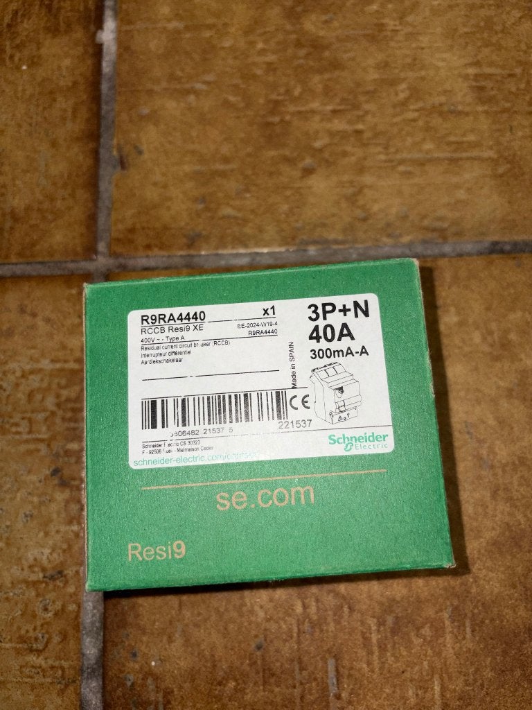 Schneider Resi9 XE differentieel 4P 40A 300mA type A - nieuw, Ophalen of Verzenden, Nieuw, Schneider Electric, Aardlekschakelaar