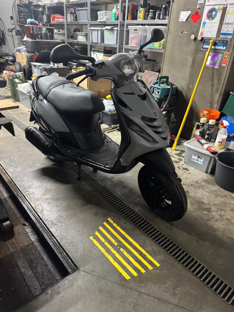 Piaggio zip 180cc watergekoeld, Fietsen en Brommers, Ophalen, 180 cc, Zip, Nieuw