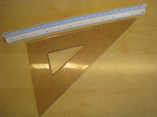 Règle blanche 30cm, 6 échelles différentes + triangle 25x15c, Enlèvement