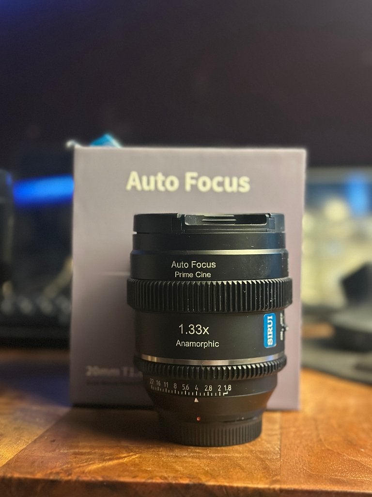SIRUI 20mm T1.8 1.33X S35 AF Anamorphic Lens (x-mount), Autofocus, Comme neuf, Enlèvement, Objectif grand angle