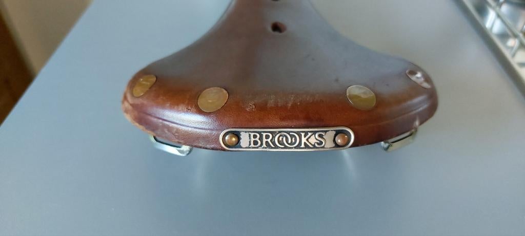 Brooks B17 stoel, Ophalen