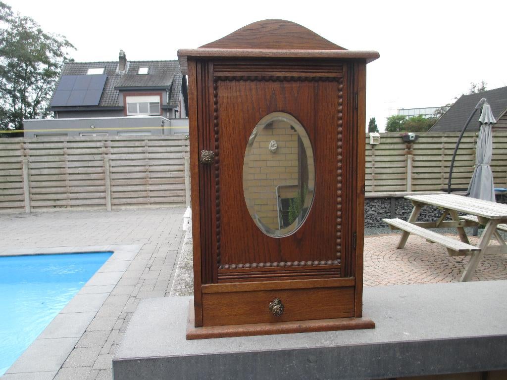 Vintage oud medicijnkast, Ophalen