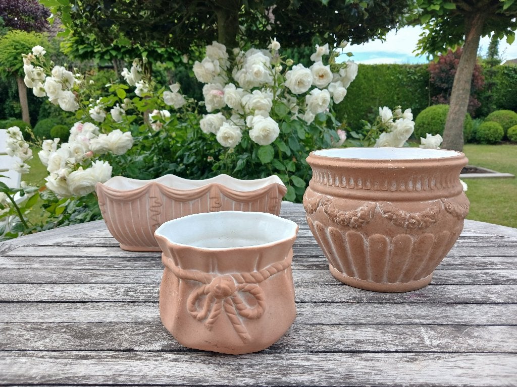 Vintage bloempotten Italy Terracotta reliëf guirlandes 3st., Ophalen of Verzenden, Terracotta, Binnen