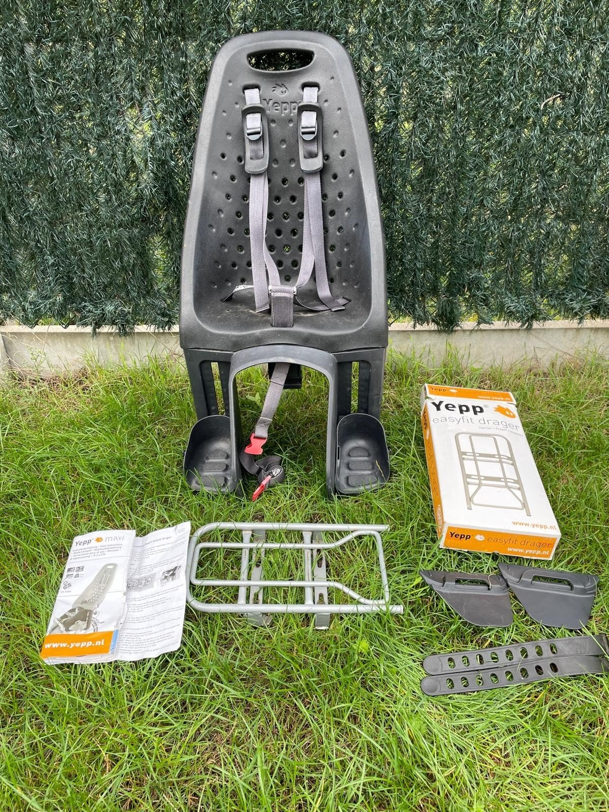 Thule Yepp fietsstoeltje achter + easyfit drager, Fietsen en Brommers, Fietsaccessoires | Fietsstoeltjes, 15 t/m 25 kg, Achterzitje