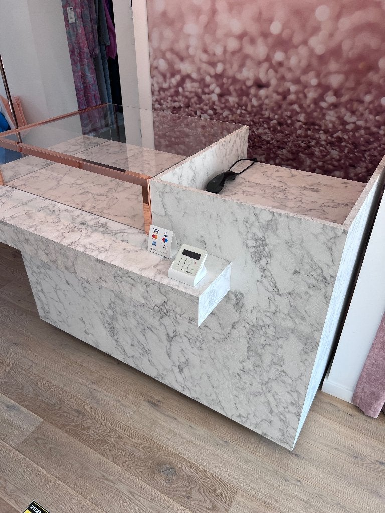 Toonbank winkel -  marmerlook / glazen vitrine, Ophalen