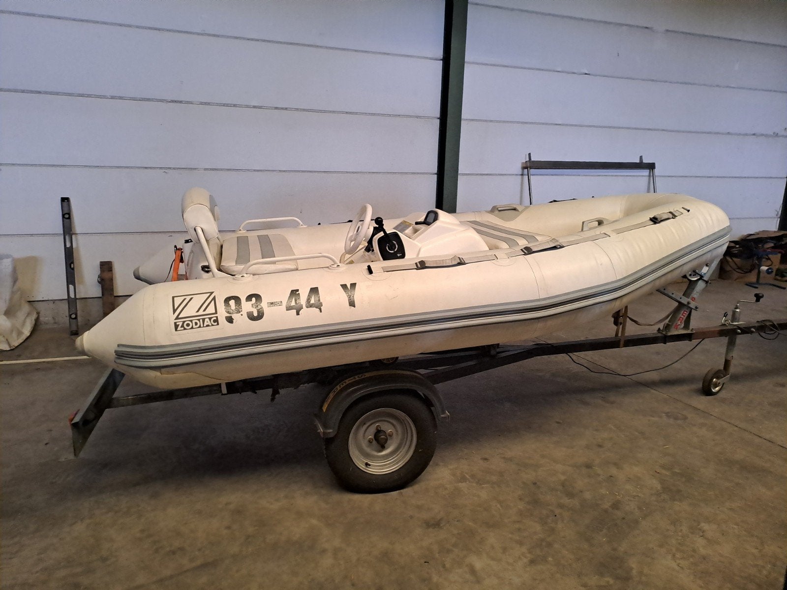 Moteur à réaction Rib Zodiac avec remorque, 83 ch, Essence, Moteur in-bord, Comme neuf