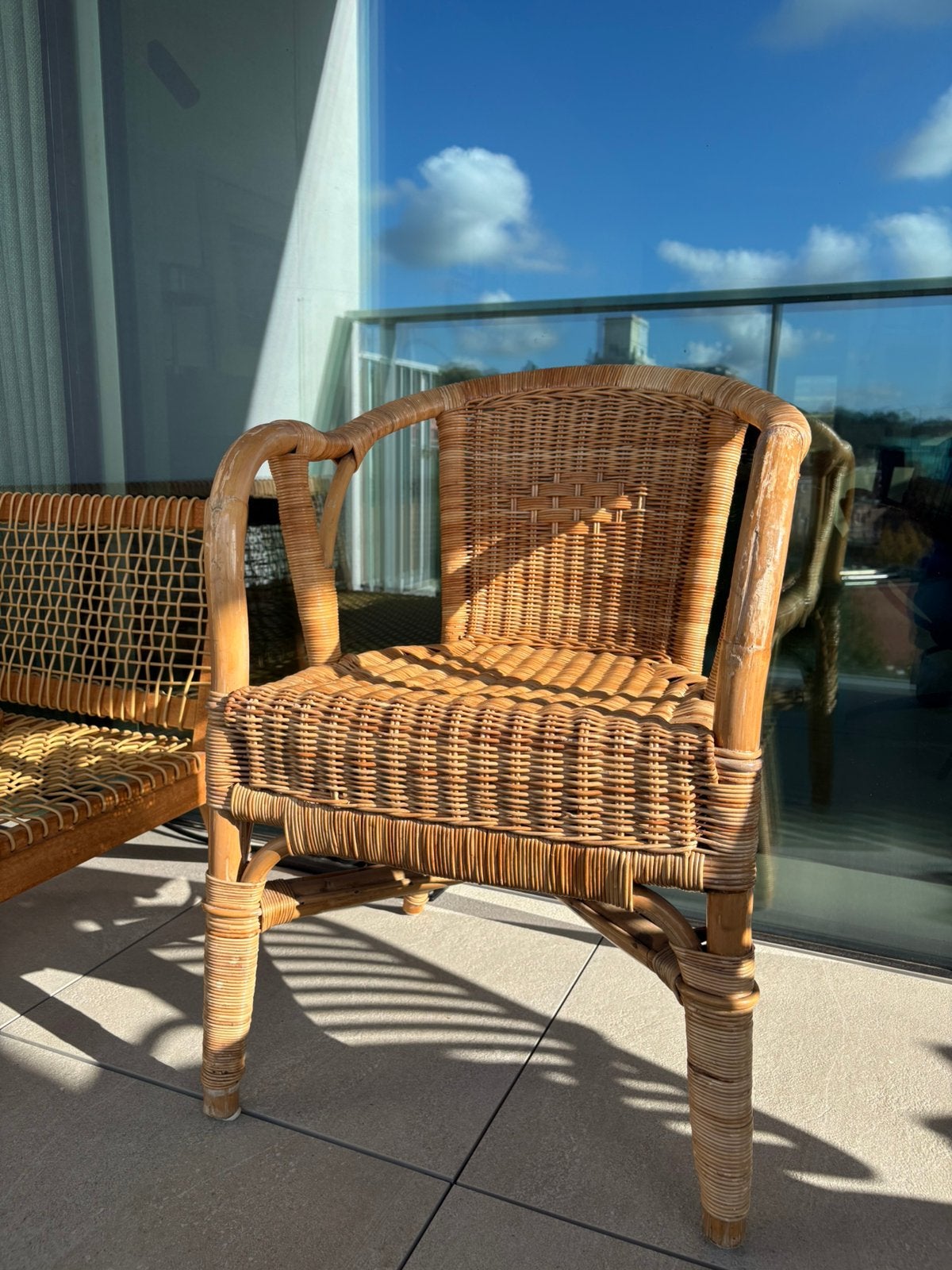 Rotan stoel met armleuningen., Tuin en Terras, Ophalen, Gebruikt, Rotan