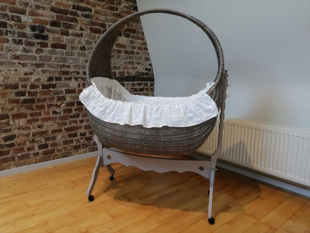 Berceau bébé en rotin taupe à bascule, Kinderen en Baby's, Babywiegjes en Ledikanten, Wieg, Ophalen