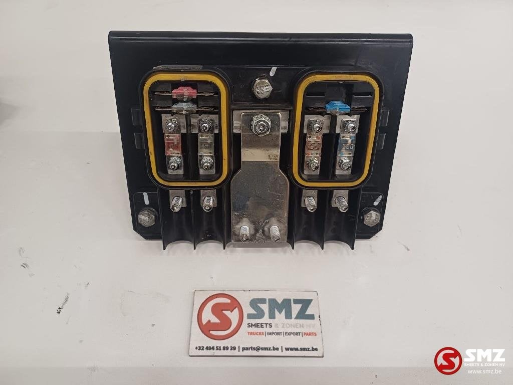 Fuse holder Caterpillar, Articles professionnels, Machines & Construction | Pièces