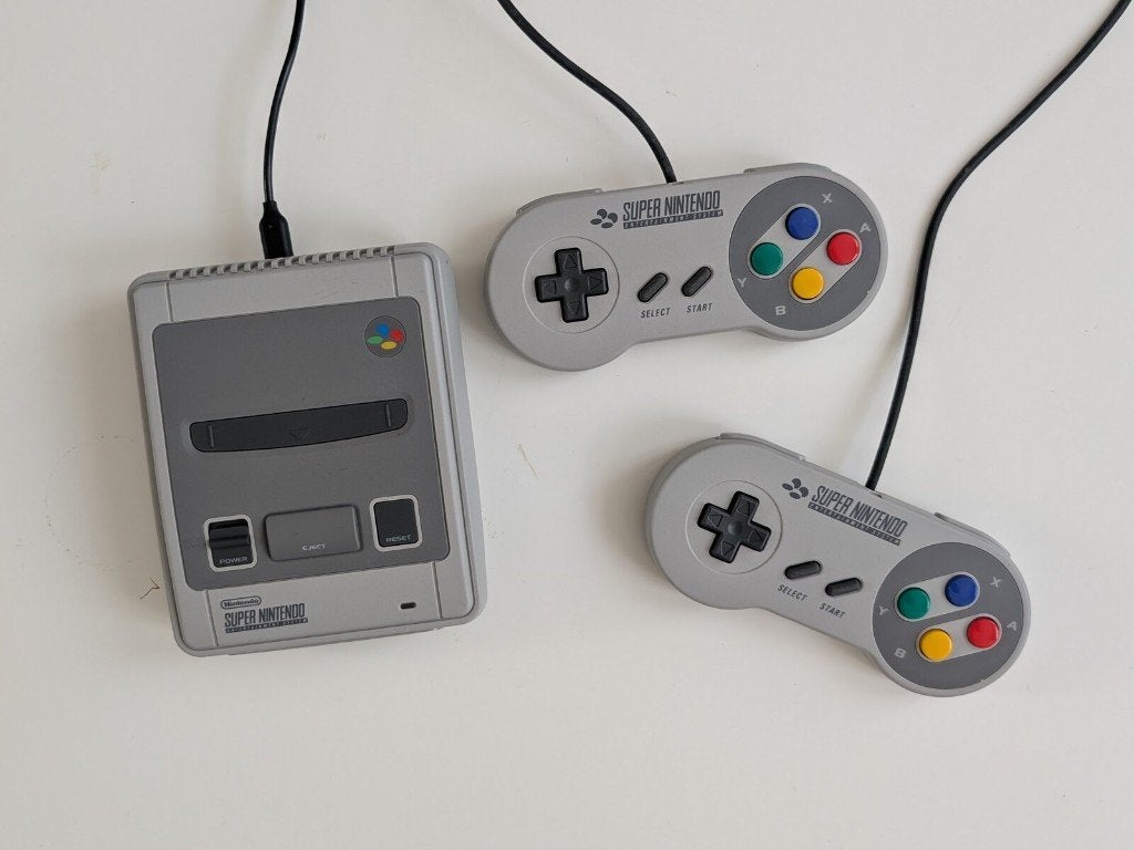Nintendo SNES Classic Mini retro met 2 controllers, Games en Spelcomputers, Spelcomputers | Nintendo Super NES, Ophalen, Zo goed als nieuw