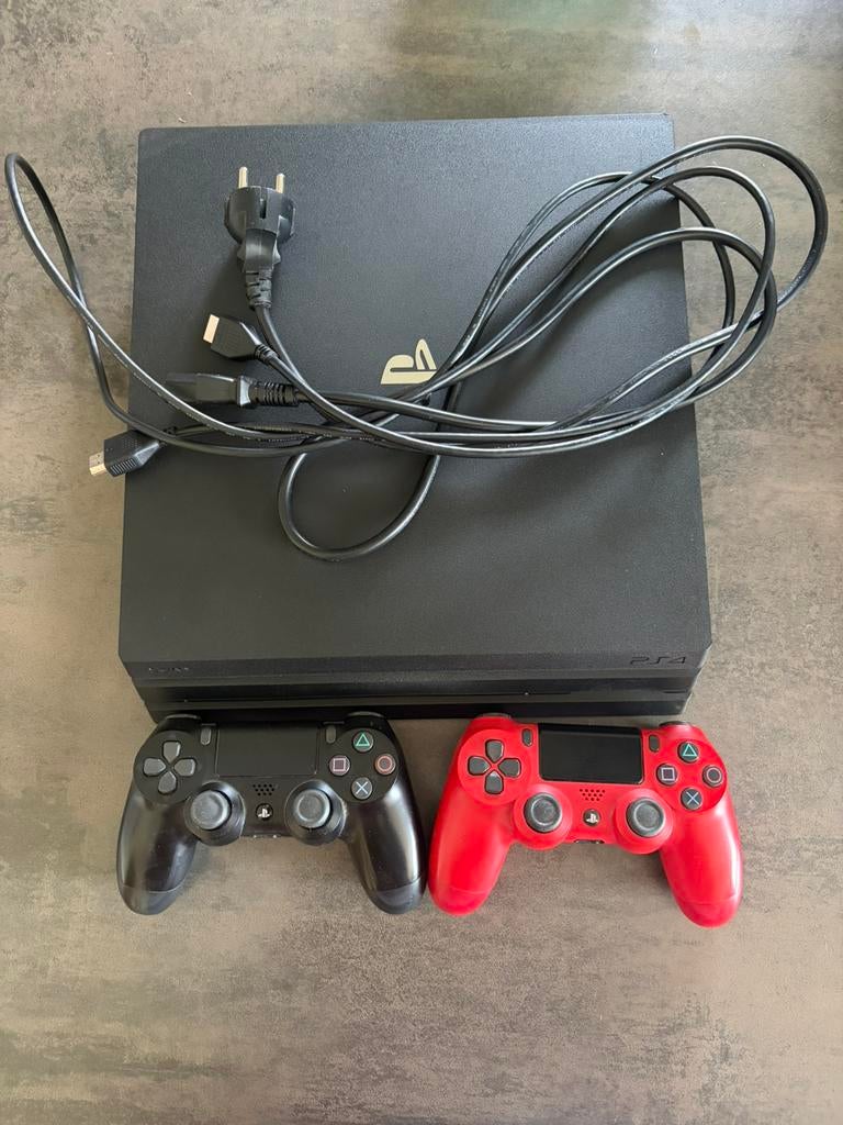 Playstation 4 pro + 2 controllers, Games en Spelcomputers, Ophalen of Verzenden, Zo goed als nieuw
