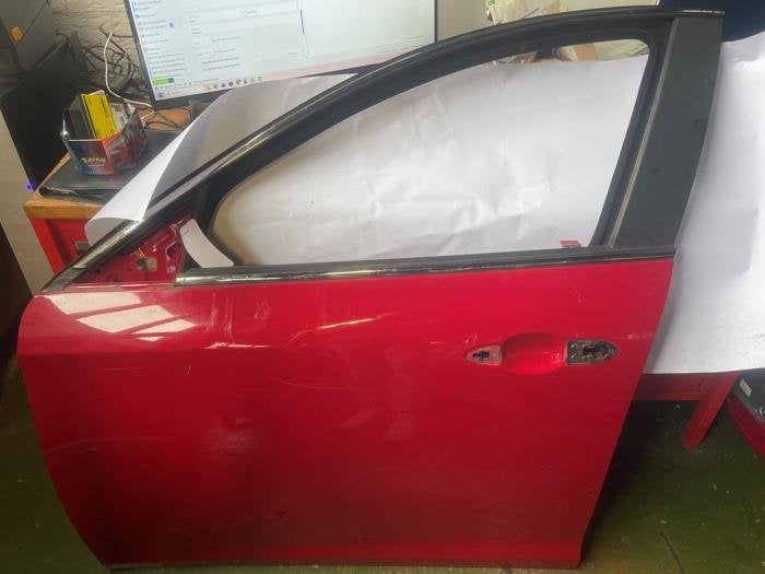 Portière 4portes avant gauche d'un Alfa Romeo Giulietta (28, -, 3 mois de garantie, Utilisé, Alfa Romeo