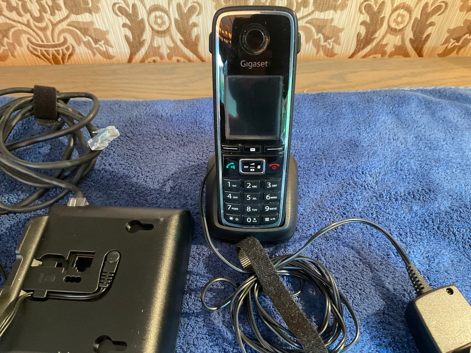 Draagbare  stijlvolle zwarte telefoon Gigaset met oplader, Telecommunicatie, Verzenden, Zo goed als nieuw