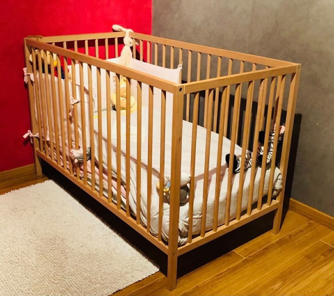 Babybed met gratis matras en gratis hoeslakens ., Enlèvement, Comme neuf
