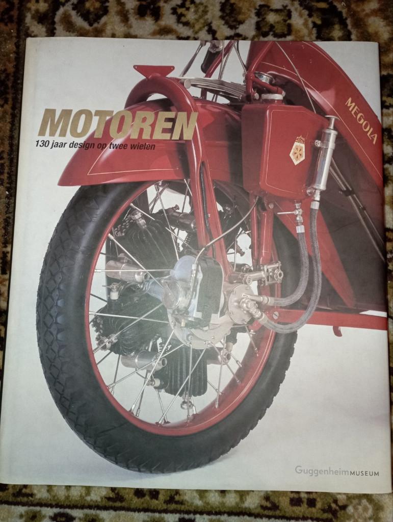 686) motoren 130 jaar design op twee wielen, Ophalen of Verzenden, Zo goed als nieuw