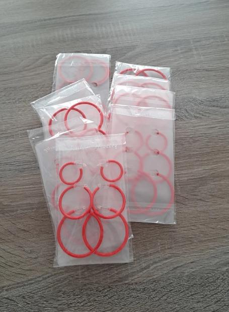 Set van 9 pakjes rode oorbellen, Bijoux, Sacs & Beauté, Enlèvement ou Envoi, Neuf, Rouge, Pendantes