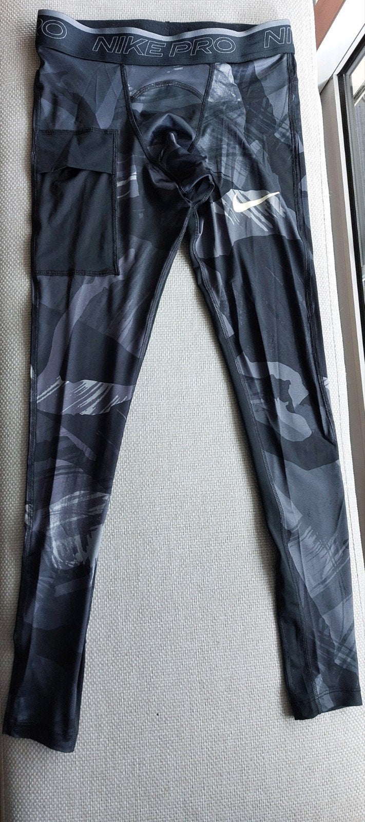 Nike loopbroek met camouflageprint + zakje, Heren Small, Sport en Fitness, Ophalen, Nike, Nieuw, Kleding