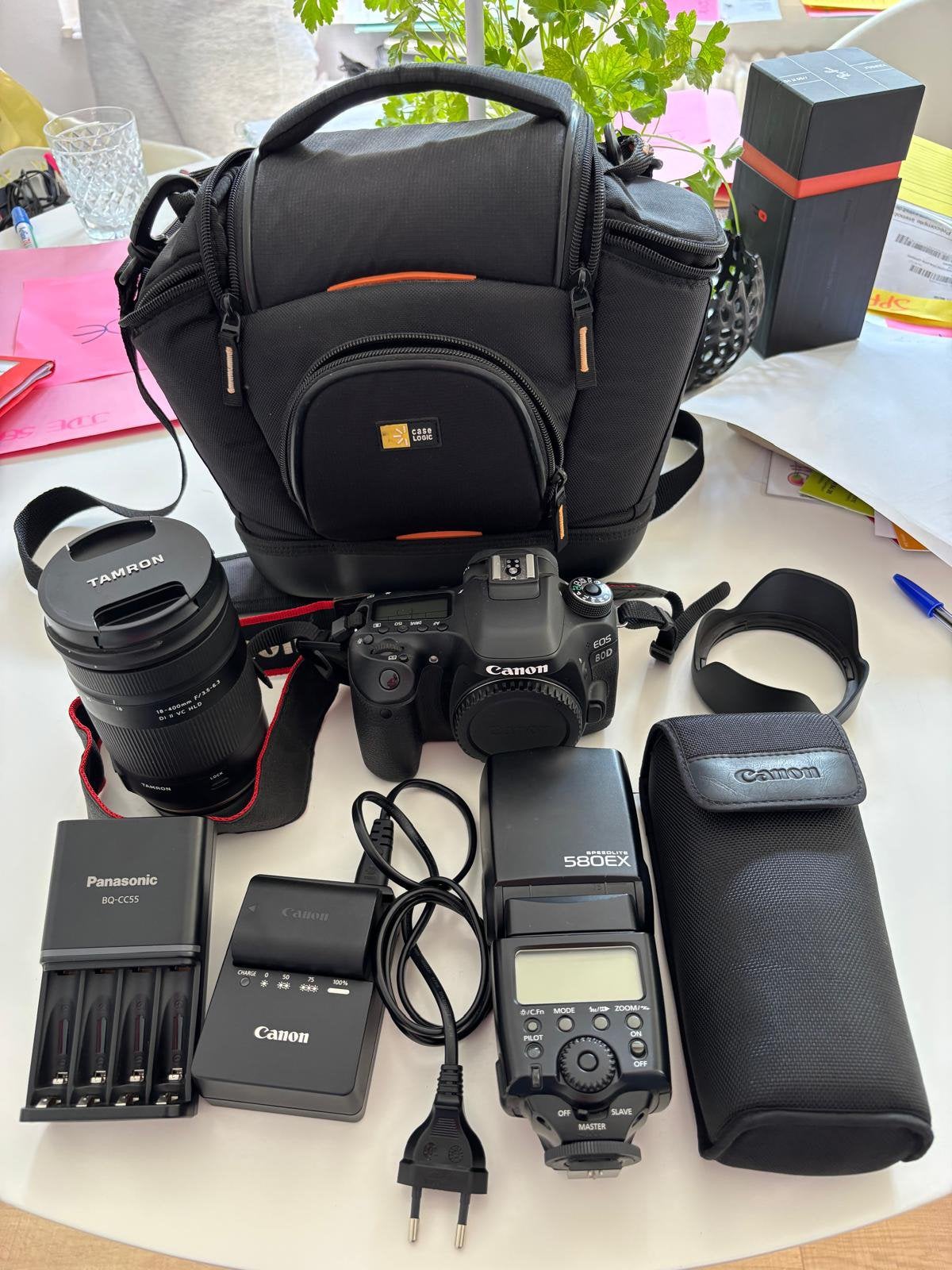 CANON  EOS 80D +Tamron 18-400+Flash 580 EX + Sac Case Logic, Enlèvement, Comme neuf, Batterie, Canon