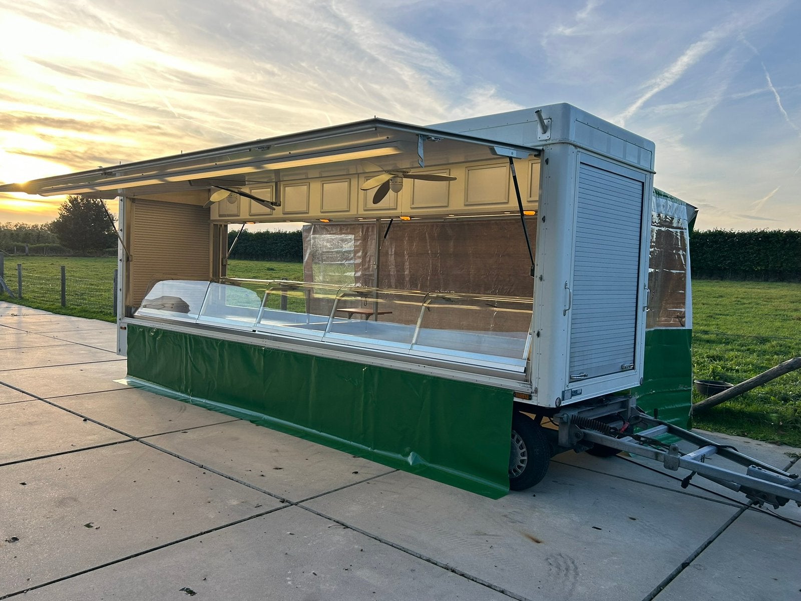 Marktwagen met koeling, Ophalen