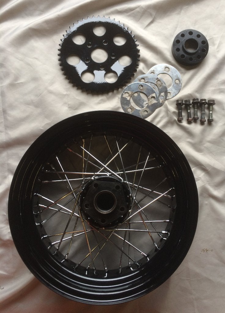 Harley 15" x 5,5" velg met tandwiel, spacer, bouten & shims, Ophalen, Gebruikt