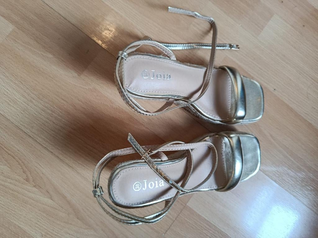 Gouden sandalen met gekruiste bandjes en vierkante neus, Overige kleuren, Joia, Instappers, Nieuw