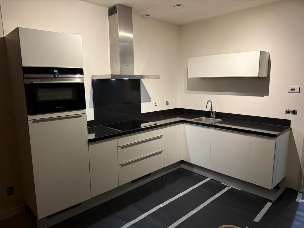 Nette Moderne Hoekkeuken Wit Apparatuur Siemens GEDEMONTEERD, Ophalen of Verzenden, Wit, Composiet, Hoekkeuken