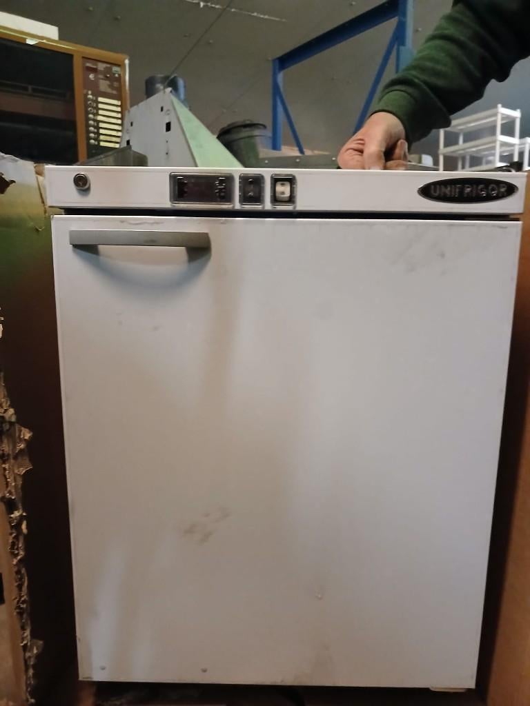 Compacte professionele koelunit UNIFRIGOR, Elektronische apparatuur, Koelkasten en IJskasten, Nieuw, Zonder vriesvak, 100 tot 150 liter