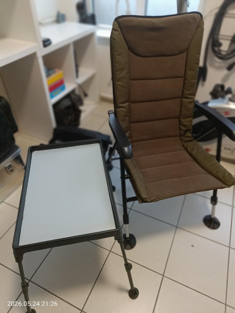Karper stoel Trakker en Fox tafel, Ophalen
