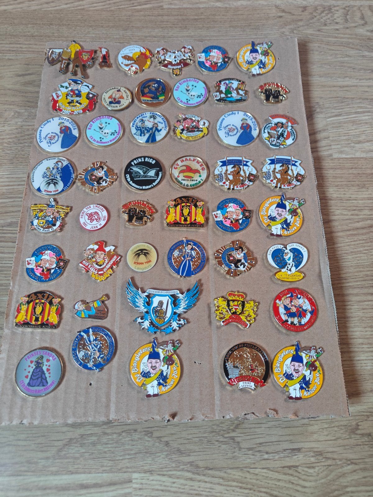 carnaval pins, Collections, Enlèvement ou Envoi