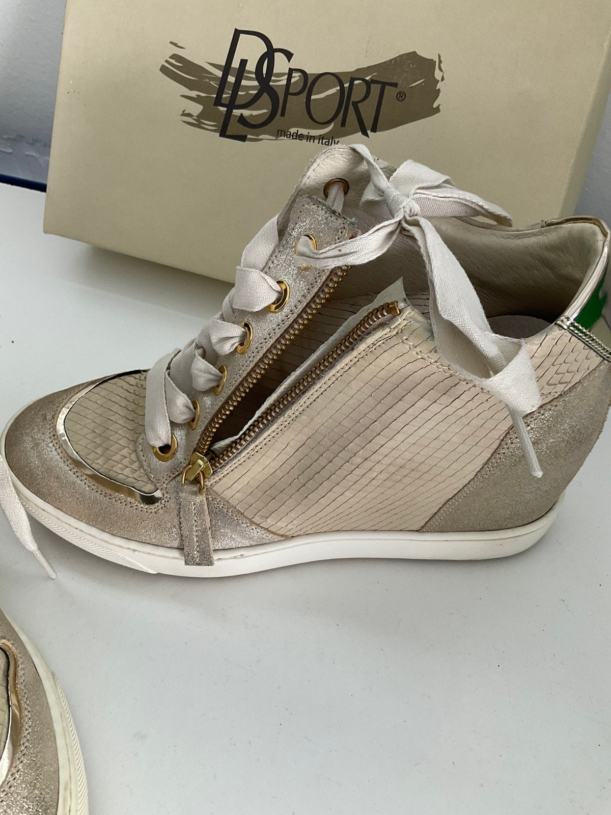 DL Sport schoenen met veters maat 39, Beige, Ophalen of Verzenden, Sneakers, Gedragen