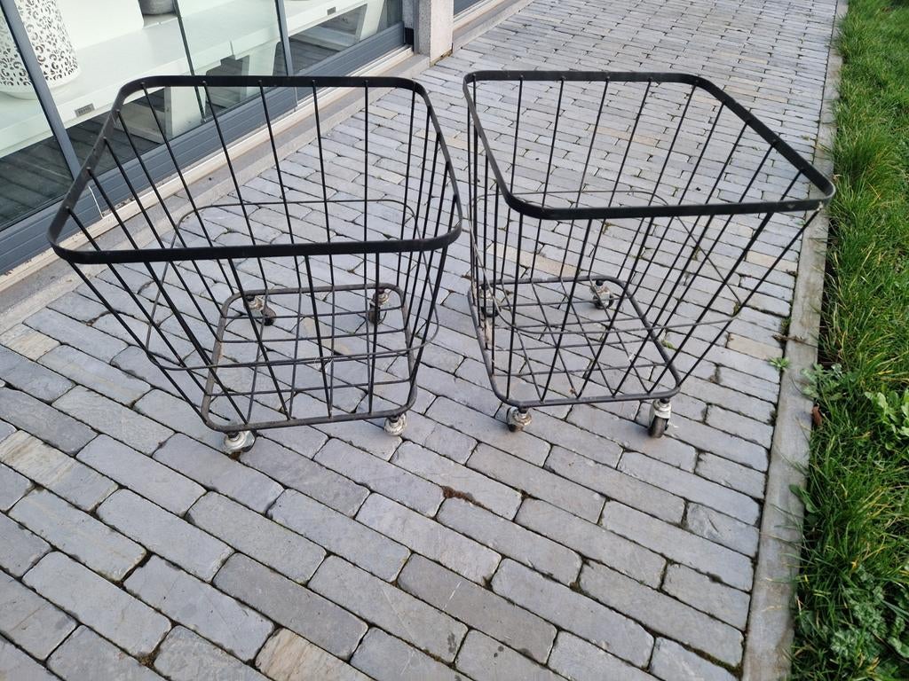 Manden op wielen om hout of dergelijke., Enlèvement